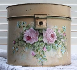 Vintage Tin with Rosy Design - Postage is included Australia Wide